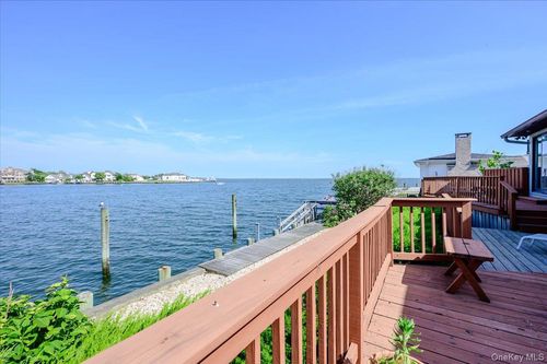 248 Harbor Ln, Massapequa Park, NY, 11762-4011 | Card Image