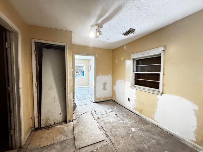View of unfurnished room | Image 20