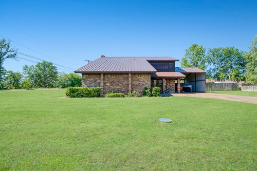 905 W 11th St, Clarksville, TX, 75426-4943 | Card Image