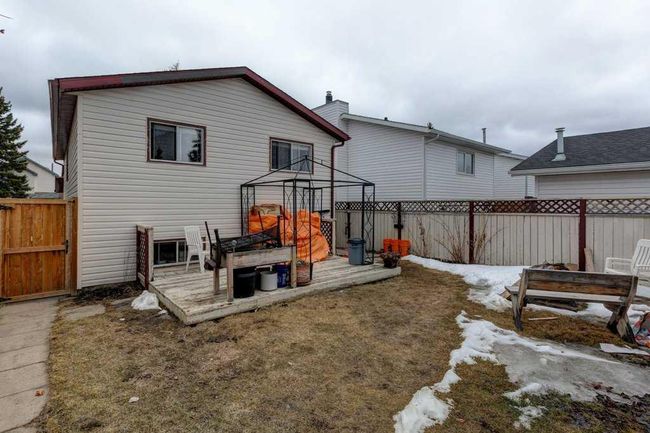 127 Millcrest Way Sw, Home with 4 bedrooms, 2 bathrooms and 2 parking in Calgary AB | Image 27