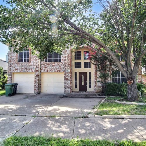 5744 Chelmsford Trl, Arlington, TX, 76018-2585 | Card Image
