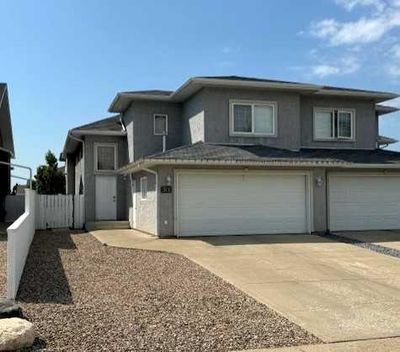 513 Vista Dr Se, Home with 4 bedrooms, 3 bathrooms and 3 parking in Medicine Hat AB | Image 1