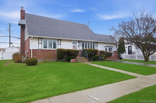 25 Lois Ln, Farmingdale, NY, 11735-6029 | Card Image