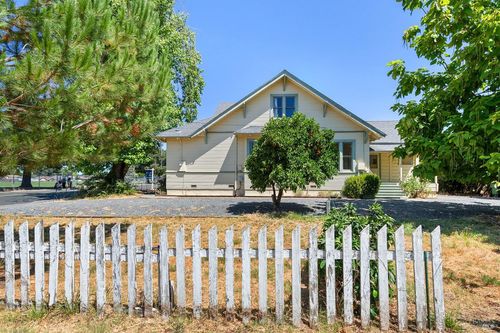 1010 University St, Healdsburg, CA, 95448 | Card Image