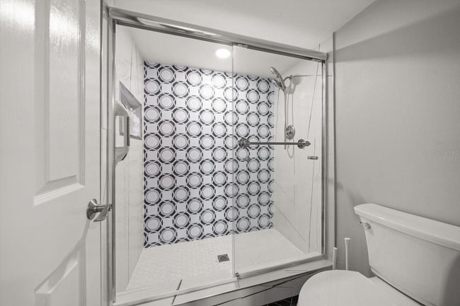 Primary Bathroom | Image 17