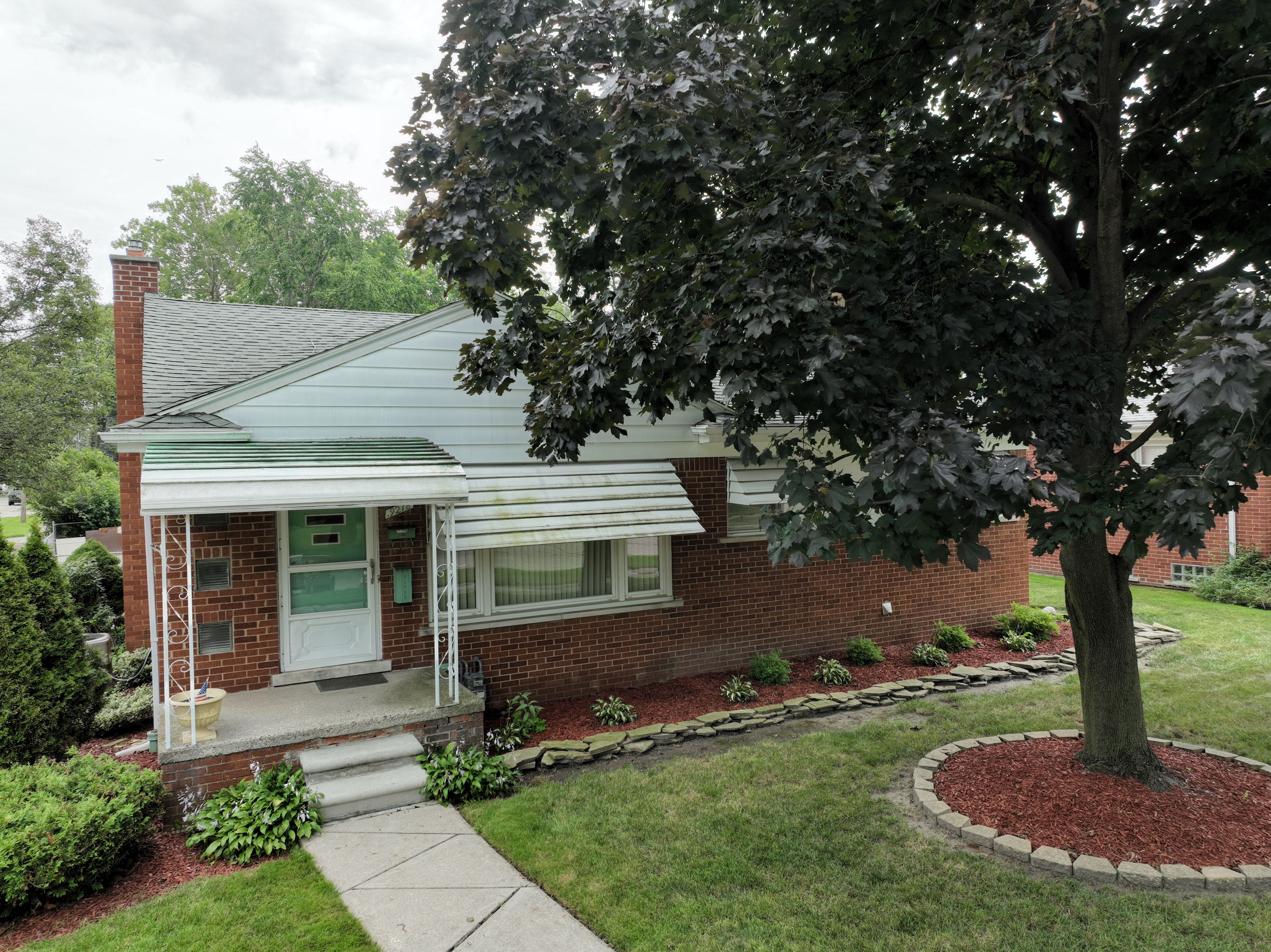Columbia , Redford, MI 48239