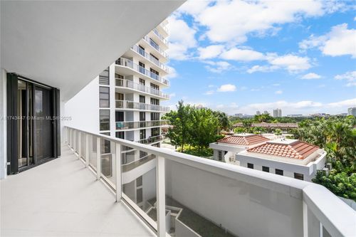 403-20281 E Country Club Dr, Aventura, FL, 33180 | Card Image