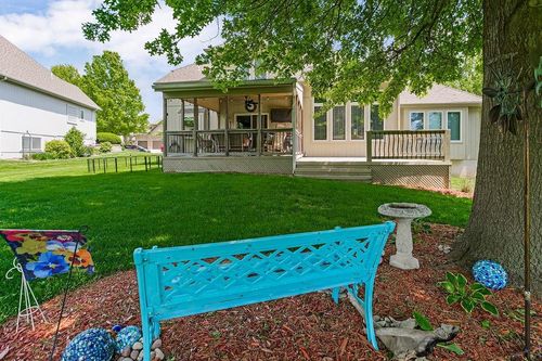 9008 Hunter Ave, Kansas City, MO, 64157-8515 | Card Image