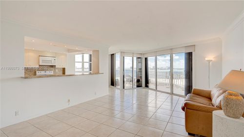908-4000 Towerside Ter, Miami, FL, 33138-2238 | Card Image