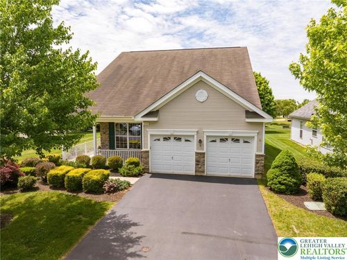 2040 Kingsview Rd, Macungie, PA, 18062-8020 | Card Image