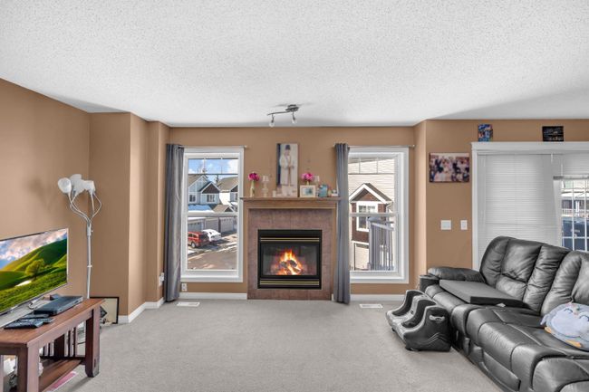 150 Hidden Creek Gardens Nw, Home with 3 bedrooms, 2 bathrooms and 4 parking in Calgary AB | Image 6