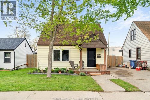 1260 Oak St, Windsor, ON, N8X2B1 | Card Image