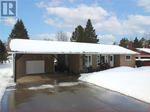 19 Park St, Gore Bay, ON, P0P1H0 | Card Image