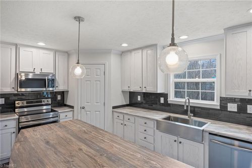 158 Christie Ln, Lexington, NC, 27295-7406 | Card Image