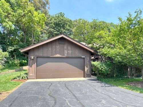 42W396 Hawthorne Ct, St. Charles, IL, 60175-8243 | Card Image