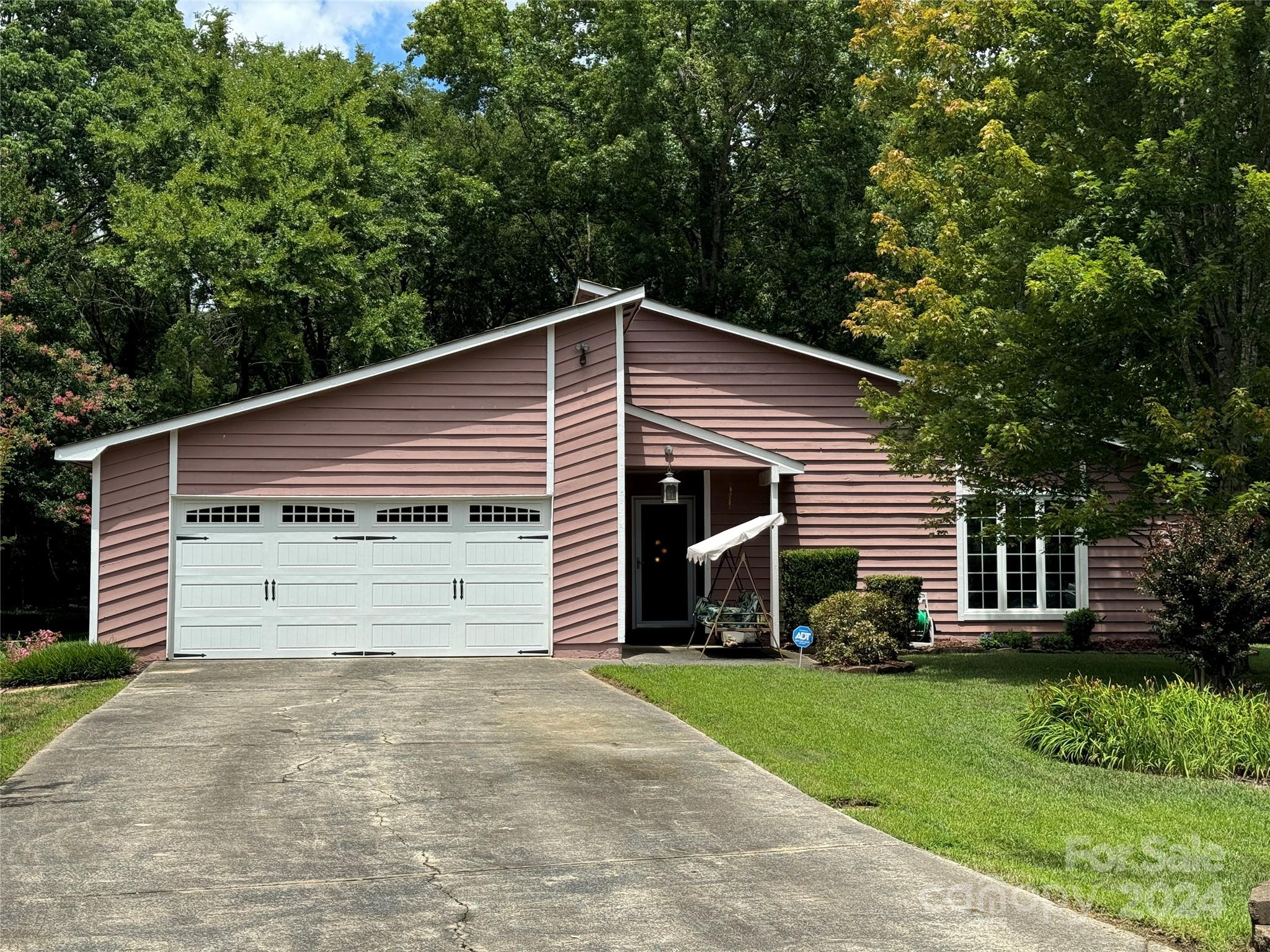 Whipps Cross Ct, Charlotte, NC 28277