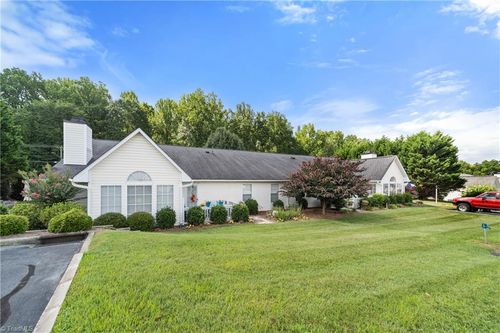 3952 Westridge Meadow Cir, Clemmons, NC, 27012-8609 | Card Image