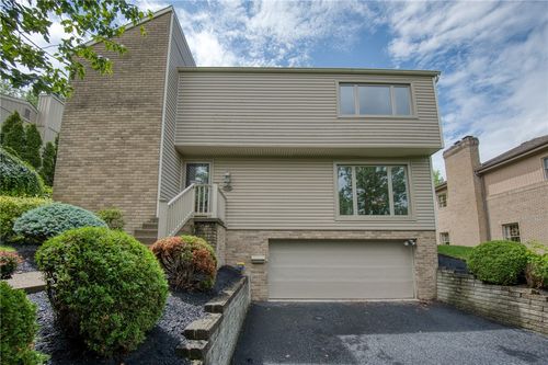 135 Vanderbilt Dr, Mt. Lebanon, PA, 15243 | Card Image
