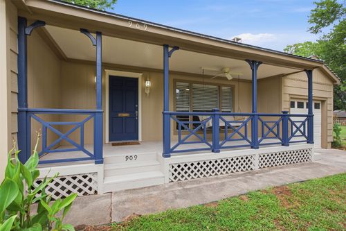 909 Keith Pumphrey Dr, River Oaks, TX, 76114-3033 | Card Image