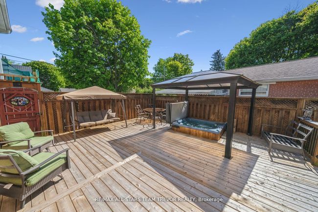 27 Corbett Cres, House other with 3 bedrooms, 4 bathrooms and 5 parking in Aurora ON | Image 37
