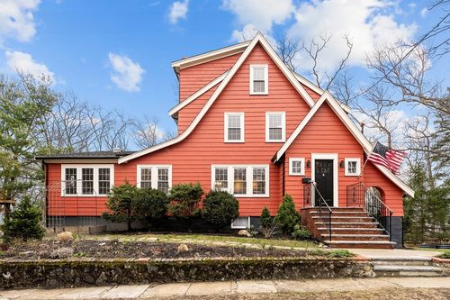 24 Grandview Rd, Arlington, MA, 02476 | Card Image