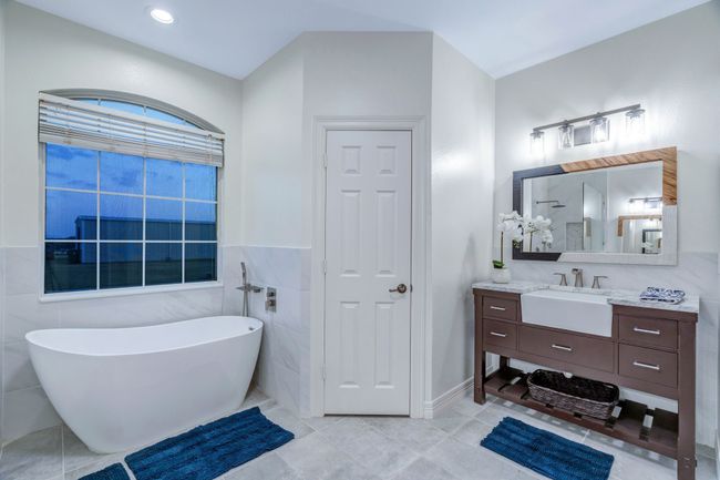 Soak in the starry sky while relaxing in your soaking tub! | Image 27