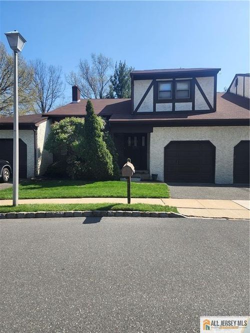 528-28 Piccadilly Circus, Sayreville, NJ, 08872-1368 | Card Image