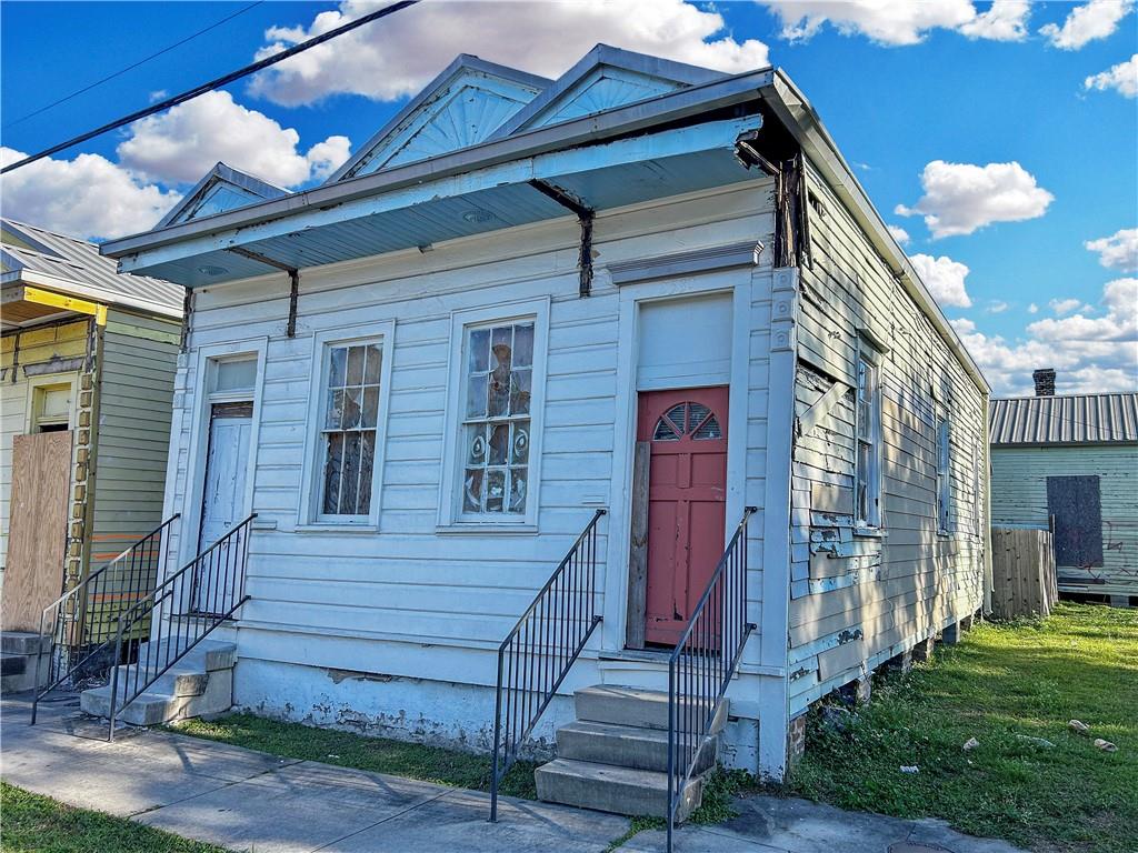 Land in New Orleans 2
