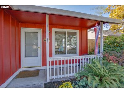 2205 Sw 7 Th St, House other with 2 bedrooms, 1 bathrooms and 2 parking in BattleGround WA | Image 2