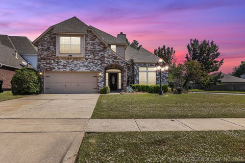 905 N Butternut Ave, Broken Arrow, OK, 74012-8567 | Card Image