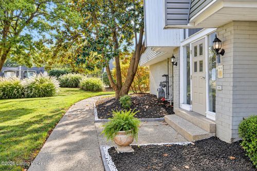 819 La Fontenay Ct, Louisville, KY, 40223-3028 | Card Image