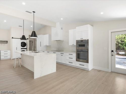 6800 Bottlebrush Ln, NAPLES, FL, 34109-3818 | Card Image