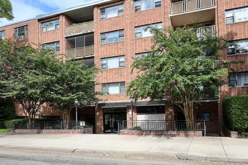 2x-100 Clinton Ave, Mineola, NY, 11501-2845 | Card Image