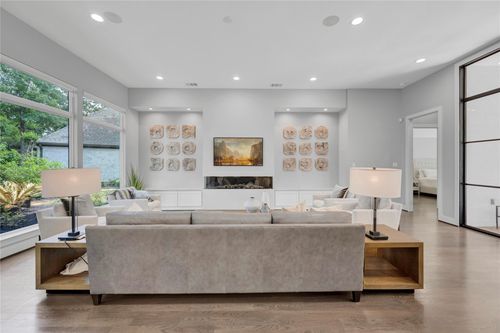 19 Acorn Cluster Ct, The Woodlands, TX, 77381-4839 | Card Image