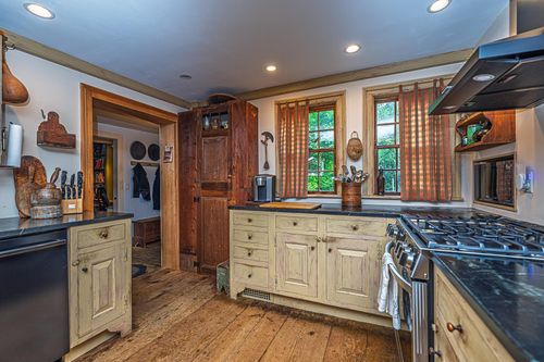 31 Longhill Rd, Raymond, NH, 03077-1238 | Card Image