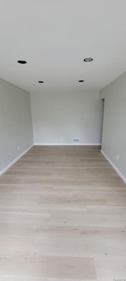 26421 Raine St, Oak Park, MI, 48237-1025 | Card Image