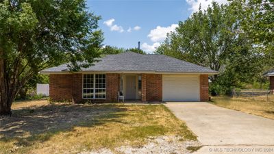 449 Fruit, House other with 3 bedrooms, 2 bathrooms and null parking in Lone Grove OK | Image 1