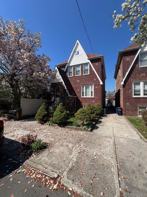 2445 Yates Ave, Bronx, NY, 10469-5421 | Card Image