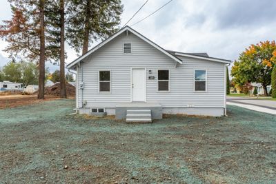 18622 E Riverway Ave, Home with 3 bedrooms, 1 bathrooms and null parking in Greenacres WA | Image 2