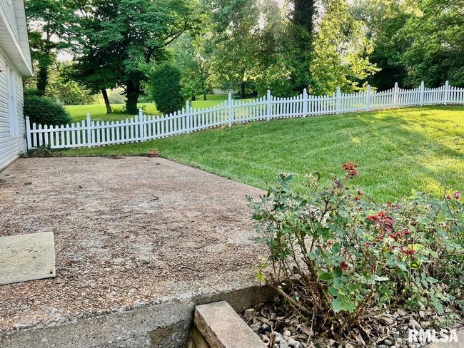 8 Shawnee Dr, House other with 3 bedrooms, 2 bathrooms and null parking in West Frankfort IL | Image 11