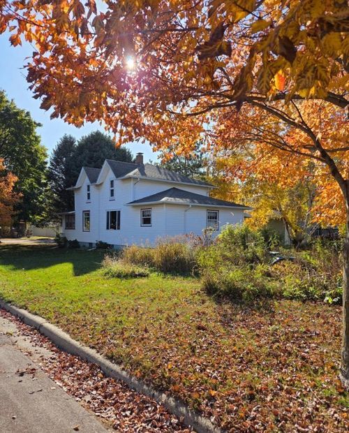 303 1st St Nw, New Richland, MN, 56072-1208 | Card Image