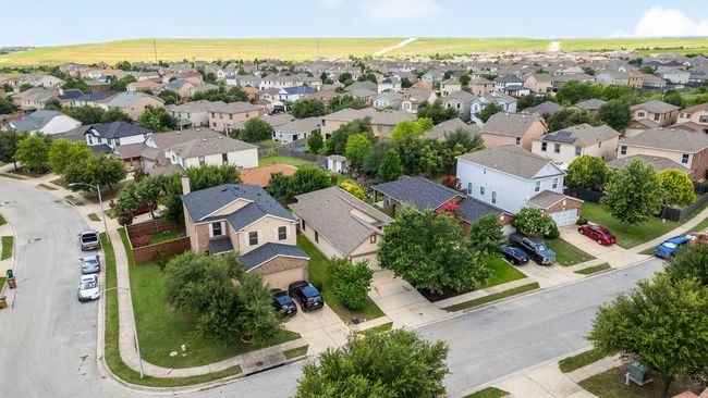 Enjoy the neighborhood's walkable access to community amenities including a pool, park, pickle ball and tennis courts, and an amenity center. | Image 20