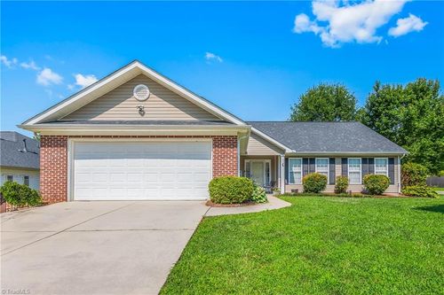 600 Walnut Crossing Dr, Whitsett, NC, 27377-9308 | Card Image