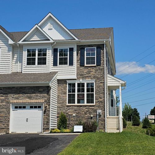 625 Fountain View Cir, ALLENTOWN, PA, 18104-7705 | Card Image