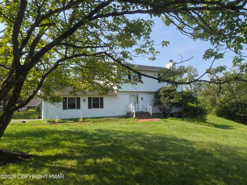16 Spring Lake Dr, East Stroudsburg, PA, 18301-8064 | Card Image