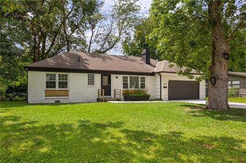 625 Troost St, Olathe, KS, 66061-4220 | Card Image