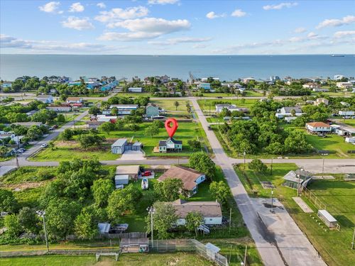 246 18th St, San Leon, TX, 77539-2762 | Card Image