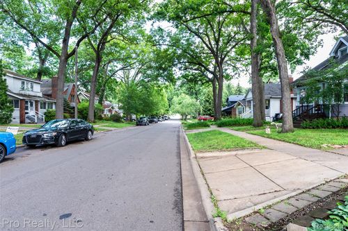 735 Withington St, Ferndale, MI, 48220-1278 | Card Image