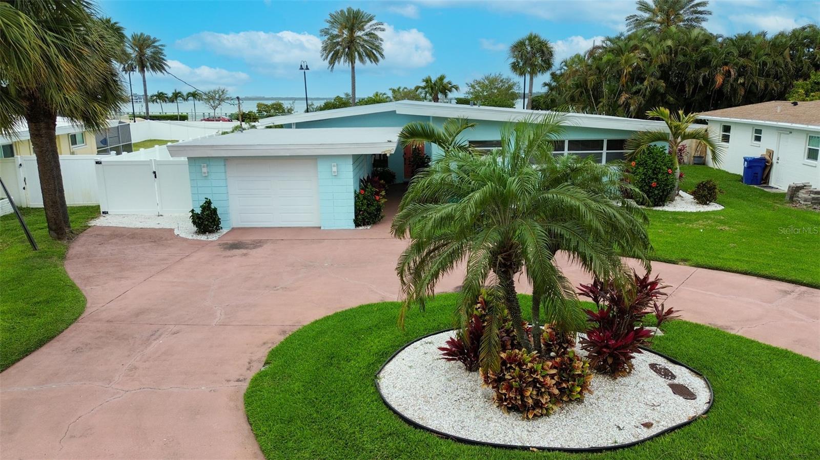 Causeway Blvd, Saint Petersburg, FL 33707