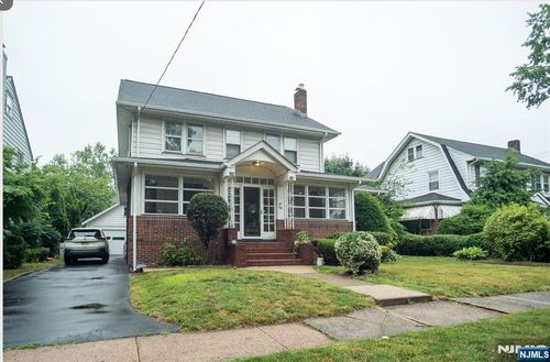 100 W Passaic Ave, Bloomfield, NJ, 07003-4529 | Card Image